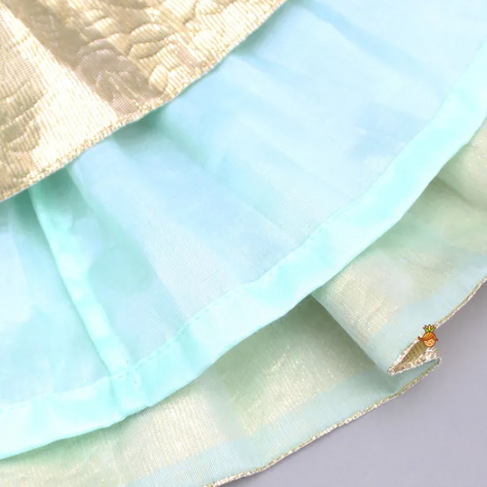 Outlet Halter Neck Stylish Embroidered Top With Pleated Lehenga And Dupatta Ethnic Wear | Lehengas & Ghagras